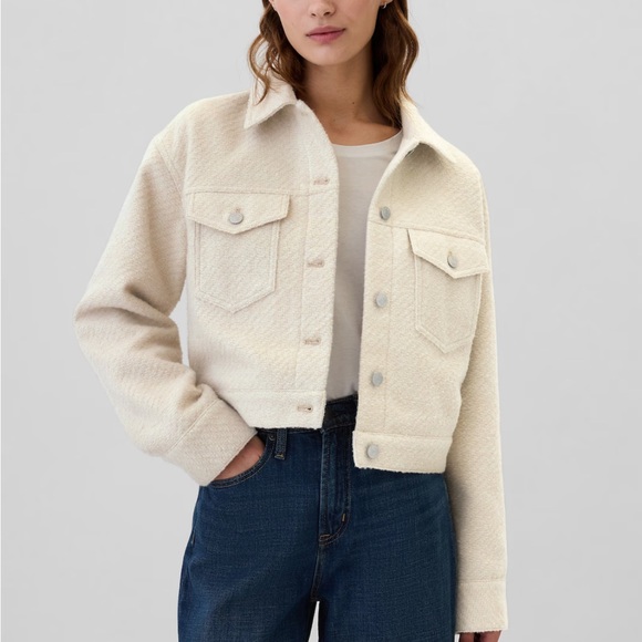 NWT GAP Women’s Recycled Relaxed Cropped Icon Jacket sizes M and L - Picture 2 of 5